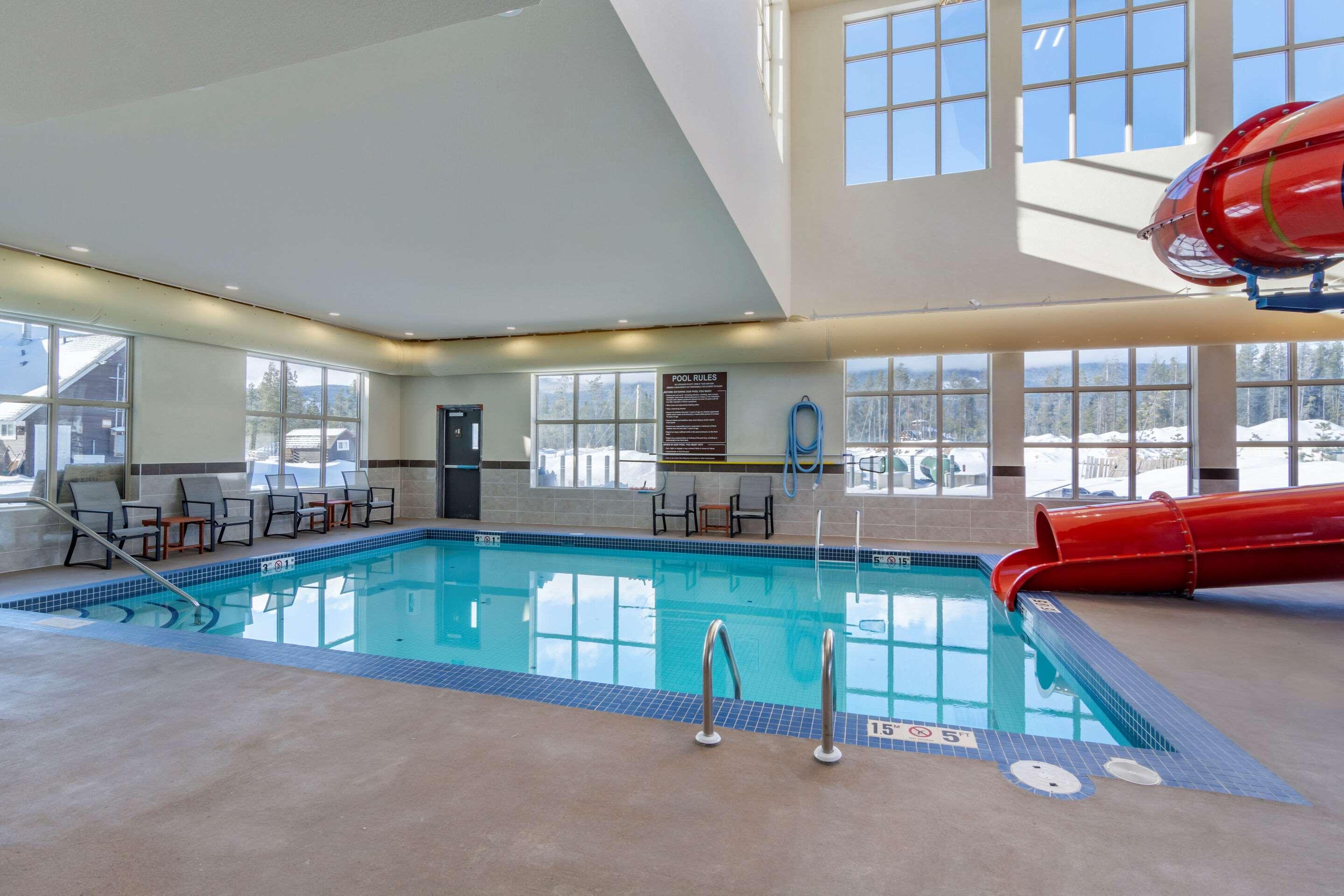 Comfort Inn & Suites Valemount Esterno foto