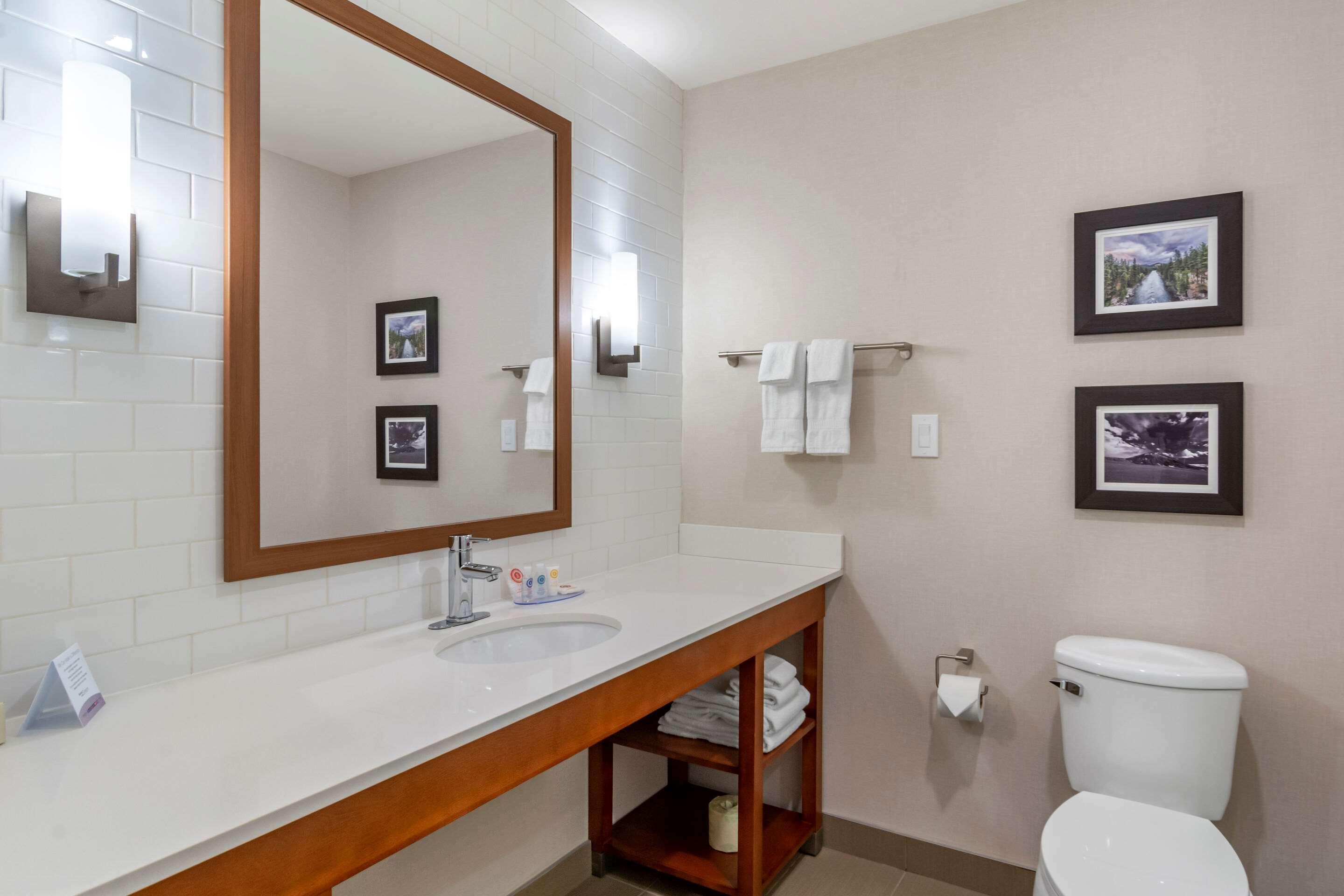 Comfort Inn & Suites Valemount Esterno foto