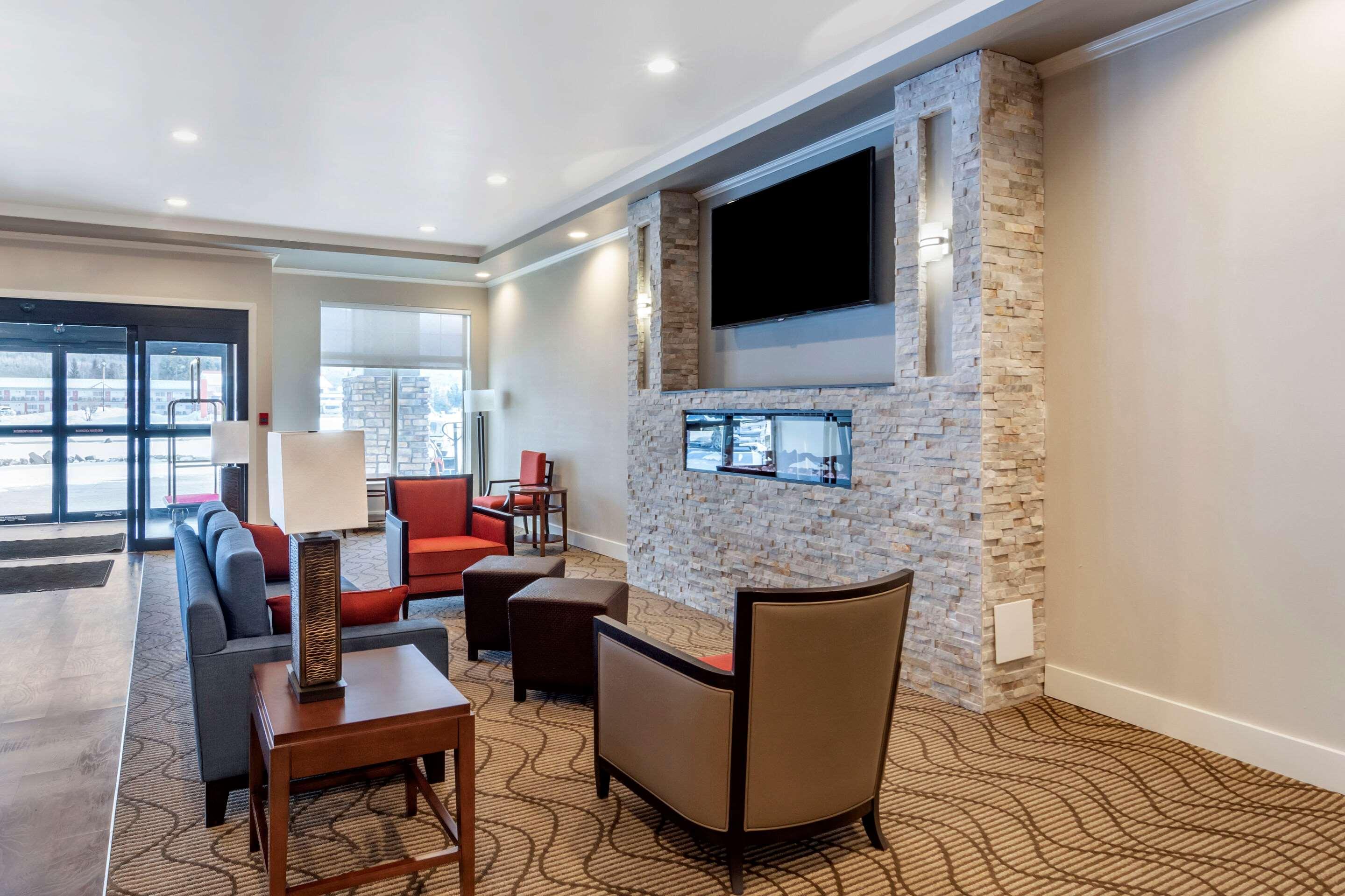 Comfort Inn & Suites Valemount Esterno foto